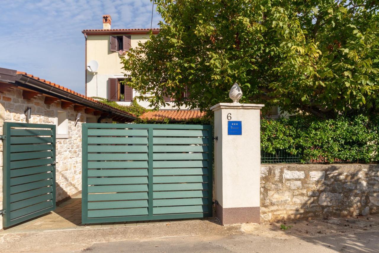 Holiday Stone House Бале Екстериор снимка